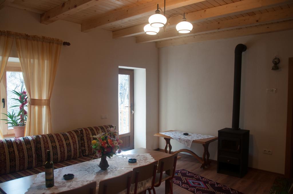 Tropoje Aste Guesthouse מראה חיצוני תמונה