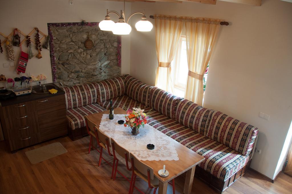 Tropoje Aste Guesthouse מראה חיצוני תמונה