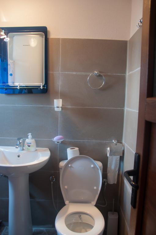 Tropoje Aste Guesthouse חדר תמונה