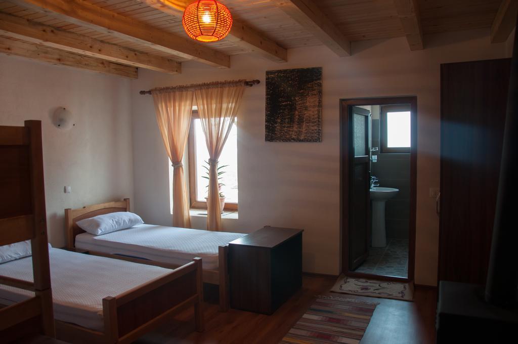 Tropoje Aste Guesthouse חדר תמונה