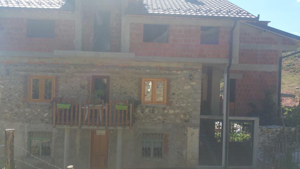 Tropoje Aste Guesthouse מראה חיצוני תמונה